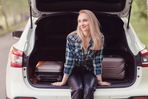 Blonde Woman Luggage — Stock Photo, Image