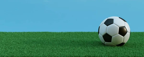 Futbol Topu Afiş Açık Mavi Gökyüzü Arka Plan Ile Yeşil — Stok fotoğraf