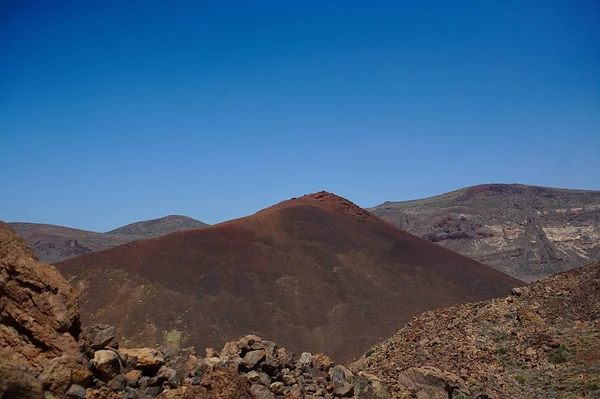 El paisaje pedregoso de otro planeta, volcán, roca, subida, natu —  Fotos de Stock