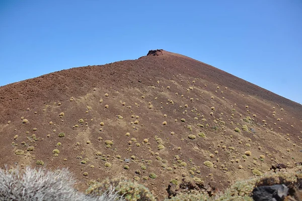 Braune Klippe in einem Nationalpark, in den Bergen, Landschaft mit — Stockfoto