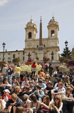 İspanya, Roma 'da Piazza di Spagna' ya (İspanyol meydanı) basar. İtalya