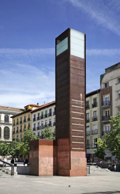Madrid 'deki Kraliçe Sofya Müzesi yakınlarındaki heykel. İspanya
