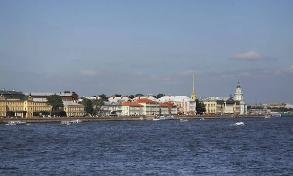 圣彼得堡大学 University Etskaya 的堤岸 俄罗斯 — 图库照片