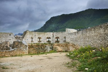 Saraybosna 'daki beyaz kale. Bosna-Hersek