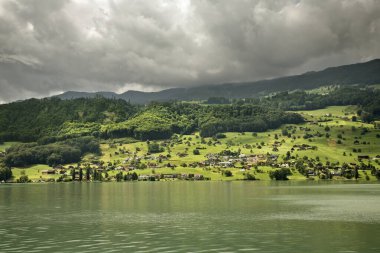 Sarnen Gölü (Sarner See) Obwalden kantonunda. İsviçre