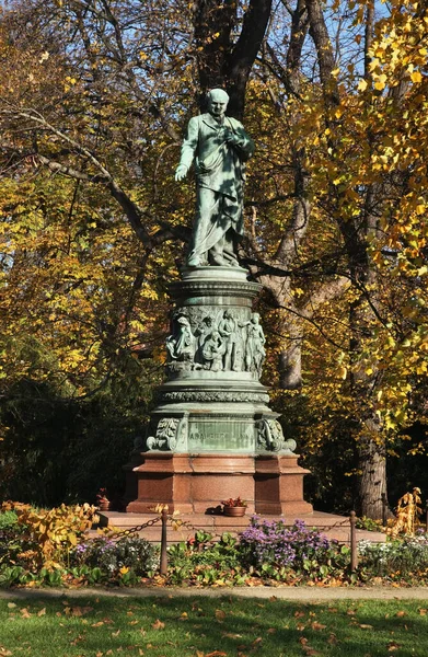チェスケー ブデジョヴィツェのアドルバート ラニーの記念碑 Czech Republic — ストック写真