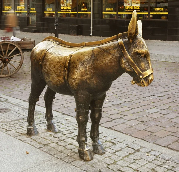 Скульптура Осла Торуни Польша — стоковое фото