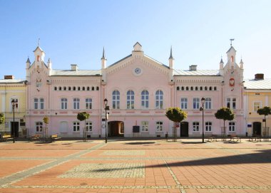 Sanok 'taki Market Meydanı' ndaki Neogotik konak. Subcarpathian Voyvoda. Polonya