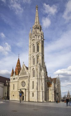 Budapeşte 'deki Szentharomsag Meydanı' ndaki Matthias Kilisesi. Macaristan