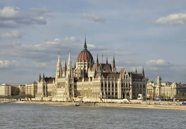 Budapeşte 'deki Macar parlamento binası. Macaristan