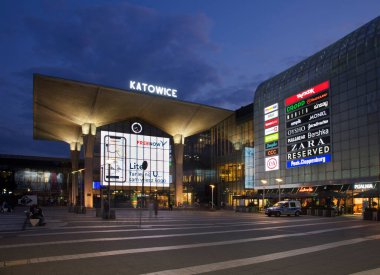 Katowice 'deki Galeria Katowicka tren istasyonu. Polonya
