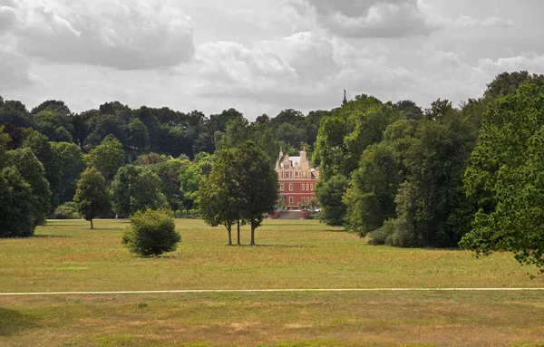 在Leknica附近的Muzakowski公园 Park Von Muskau 教科文组织世界遗产所在地 — 图库照片