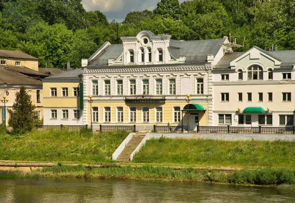 Tveretskaya Aterro Rio Tvertsa Torzhok Região Tver Rússia — Fotografia de Stock