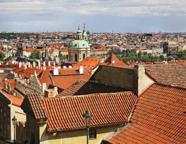Prag 'ın panoramik manzarası. Çek Cumhuriyeti