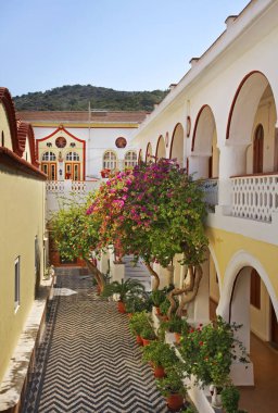 Symi Adası 'ndaki Başmelek Michael Panormitis Manastırı. Yunanistan