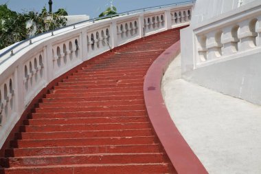 Bangkok 'taki Wat Saket Ratcha Wora Maha Wihan tapınağındaki merdivenler - Phu Khao Tanga (Altın Dağ). Tayland Krallığı