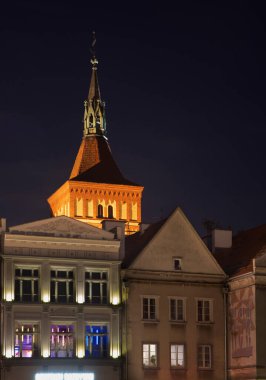 Olsztyn 'deki St. James Havarisi' nin Miasto Meydanı ve Katedral Bazilikası 'na bak. Polonya