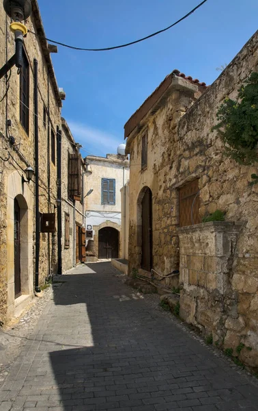 Kyrenia 'nın tarihi bölgesinde eski bir cadde. Kıbrıs