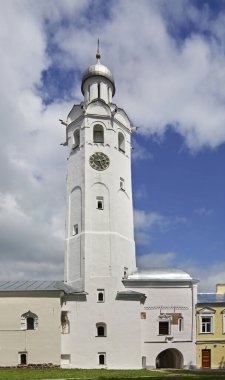 Büyük Novgorod 'da (Veliky Novgorod) Evfymyevskaya (Euthymius) saat kulesi. Rusya