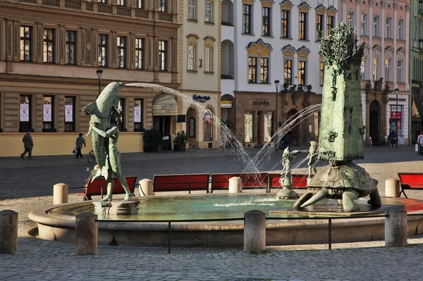 Olomouc 'taki Yukarı Meydan' da (Horni namesti) çeşme. Moravia 'da. Çek Cumhuriyeti