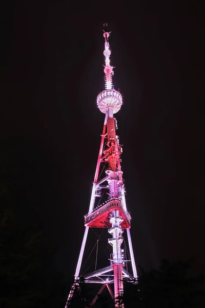 トビリシのマットスミンダ山のテレビ放送塔 ジョージア — ストック写真