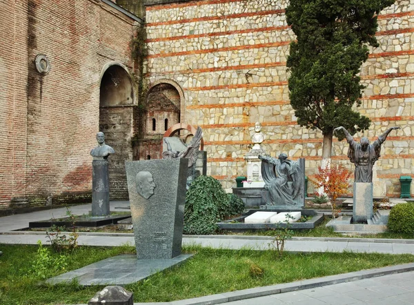 Mtatsminda Pantheon St. David Manastırı 'nda. Tiflis 'teki Mtatsminda Dağı. Georgia