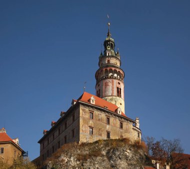 Cesky Krumlov 'daki kale kulesi. Çek Cumhuriyeti