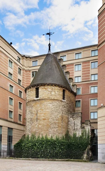 Torre Negra Medieval Bruxelas Bélgica — Fotografia de Stock