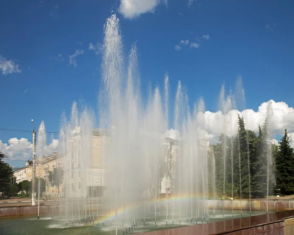 Tver 'deki Tver Meydanı' ndaki çeşme. Rusya