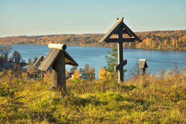 Plyos 'taki Levitan (Peter ve Paul) dağındaki mezarlıkta. İvanovo oblast. Rusya