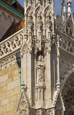 Budapeşte 'deki Szentharomsag Meydanı' ndaki Matthias Kilisesi. Macaristan