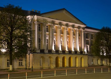 Yaroslavl 'daki Sovetskaya Meydanı' ndaki taşra ofisleri. Rusya