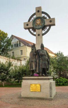 Yaroslavl 'daki Cyril-Athanasievsky manastırında Minin ve Pozharsky anıtı. Rusya