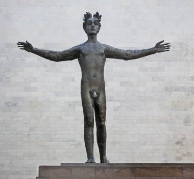 Kaunas 'taki Mykolas Zilinskas galerisi yakınlarında heykel. Litvanya