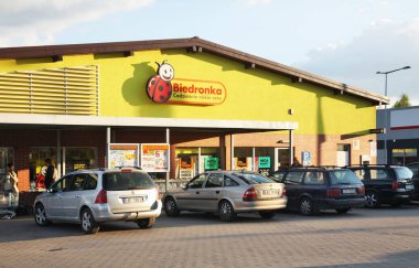 Terespol 'deki süpermarket Biedronka. Polonya