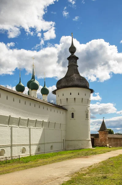 Rostov 'da Kremlin manzarası (Rostov Great). Yaroslavl oblast. Rusya