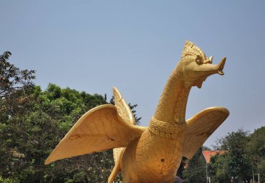 Phnom Penh 'de Kaz (hamsa) heykeli. Kamboçya