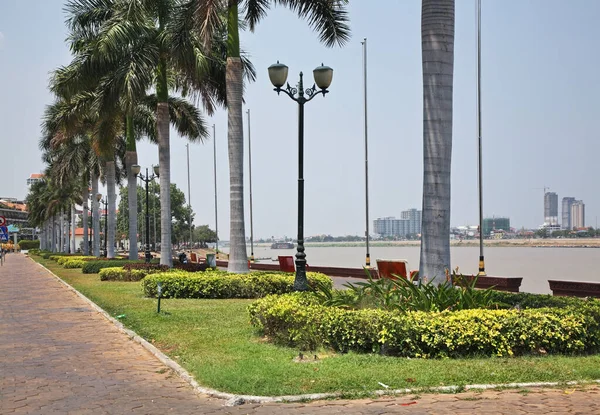 Dijk Van Tonle Sap Rivier Phnom Penh Cambodja — Stockfoto