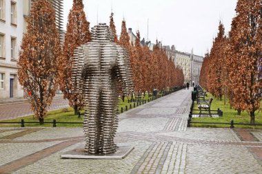 Poznan 'daki Jan Marcinkowski sokağında Golem anıtı. Polonya