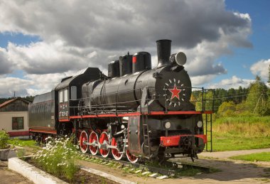 Uglich 'teki tren istasyonunda lokomotif. Rusya