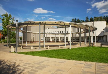 Çocuk sanat okulu adını Troitsk 'teki Mikhail Glinka' dan almış. Moskova 'nın Troitsky idari yetkilisi. Rusya