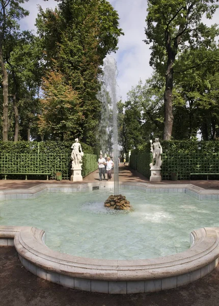 Fontaine Armorial Jardin Été Saint Pétersbourg Russie — Photo