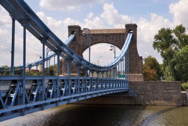Grunwald köprüsü Wroclaw 'daki Oder Nehri üzerinde. Polonya