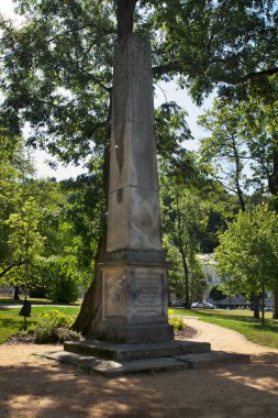 Heidleruv dibelisk - Marianske Lazne 'deki Karl Joseph Heidler Edler von Heilborn anıtı. Çek Cumhuriyeti