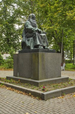 Sortavala 'daki Vainamoinen Meydanı' nda (Serdobol) Roon şarkıcısı Petri Shemeikka anıtı. Karelia Cumhuriyeti. Rusya