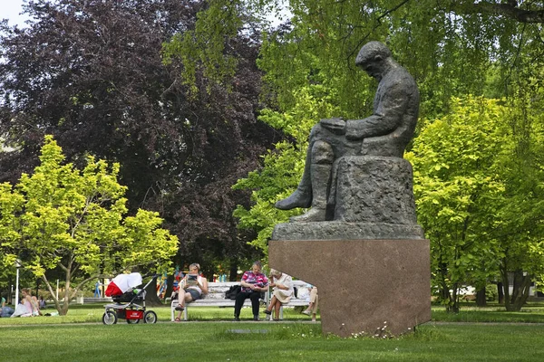 Monumento Martin Kukucin Jardim Médico Bratislava Eslováquia — Fotografia de Stock