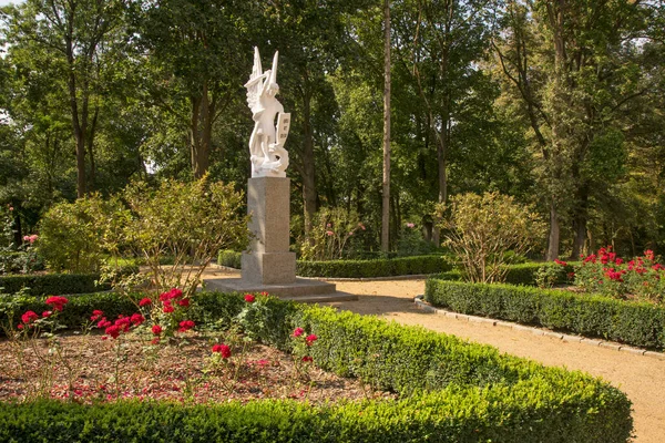 圣乔治雕塑 位于纳齐姆斯基城堡公园 靠近Jablonowo Pomorskie — 图库照片