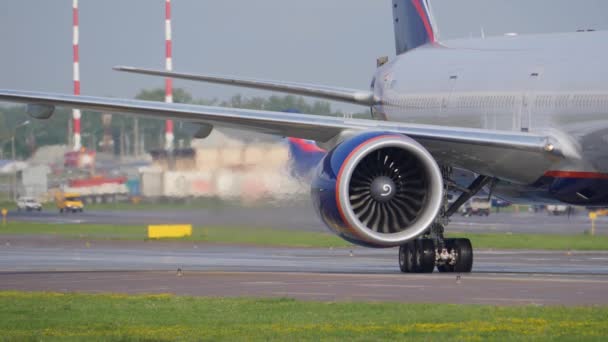 Zpomalený záběr stroj jet a zkreslení ve vzduchu z důvodu vytápění — Stock video