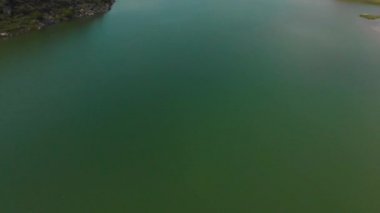 Sakinleştirmek Ermenice Highlands Azat rezervuar ve dağ ridge sularına, hava