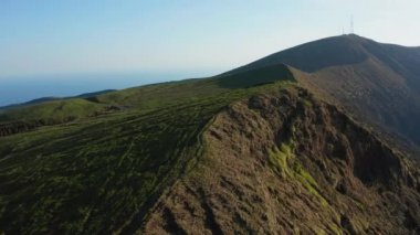 Yeşil yamaçların havası ve Faial Adası 'nın etkin olmayan stratovolcanosu Azores' in dev kalderası.